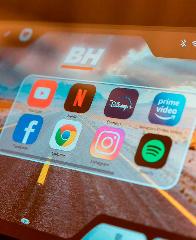 Conectividad de Carbon Bike RS Multimedia H8705BTFT